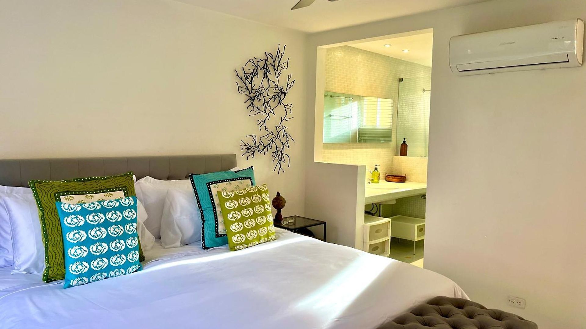 By Calamari Homes - Parque Centenario Casa 206 Walled * Cartagena