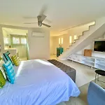 by Calamari Homes - Parque Centenario casa 206 walled city