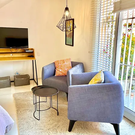 By Calamari Homes - Parque Centenario Casa 206 Walled *